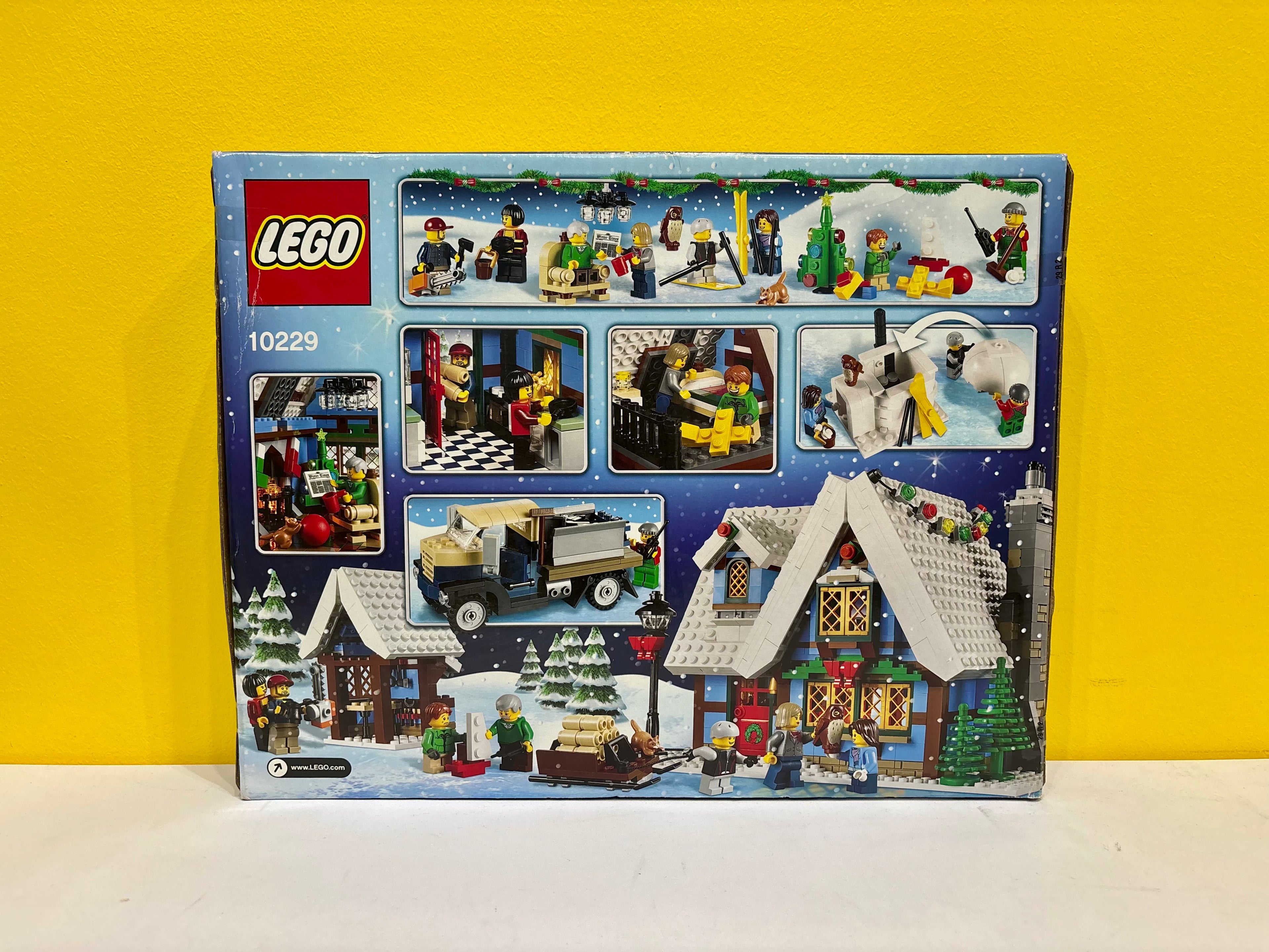 10229 Winter Village Cottage