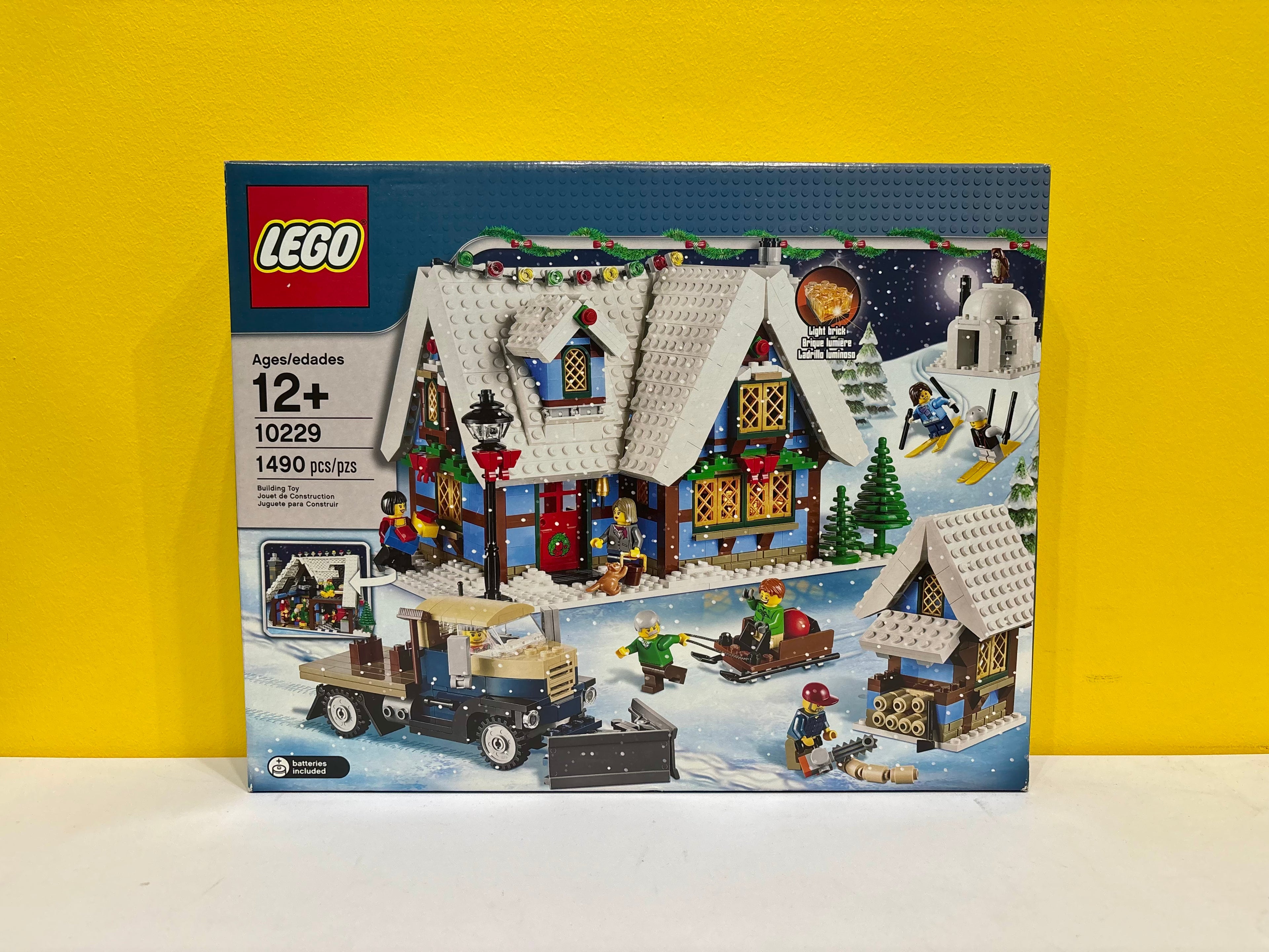 10229 Winter Village Cottage